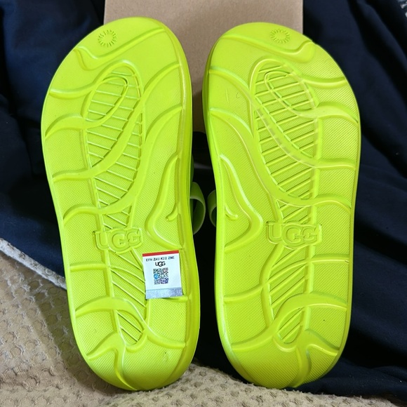 NIB and never worn lime green UGG K-Sport Yeah slides with removable straps. - Picture 2 of 4